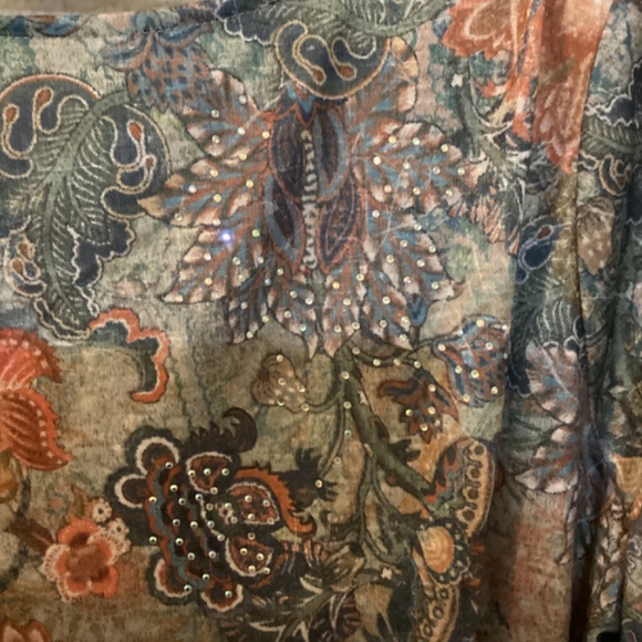 Time And Tru Size XXL (20) Multi Floral Front Twist Sublimation Top - Picture 2 of 7